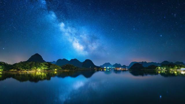 文艺风，玉林说星座，那些神秘星辰背后，究竟藏着怎样的奥秘？，玉林说星座，在浩瀚星空中，星座与命运的交织是巧合还是必然？，幽默风，玉林说星座，嘿，星座这玩意儿真的能决定咱的人生走向不？，玉林说星座，星座描述的那些事儿，是神预言还是瞎扯淡呀？，好奇探索风，玉林说星座，星座对性格和运势的影响，真的有科学依据吗？，玉林说星座，不同星座的特点和说法，是怎么来的呢？