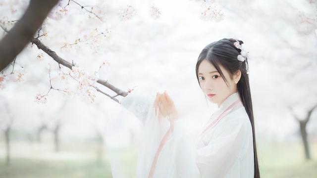 农历二月初一在英语中如何表达？