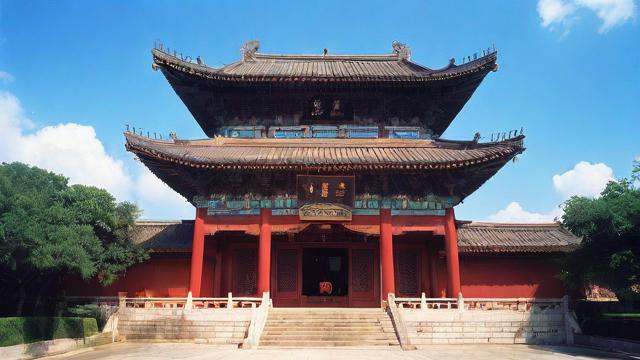 1990年农历5月12日发生了什么重要事件？