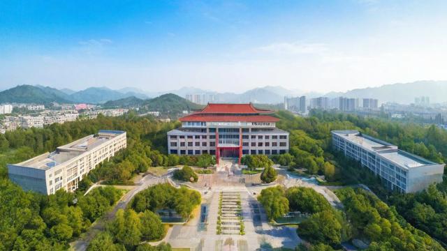容县与清华大学之间有何风水联系？