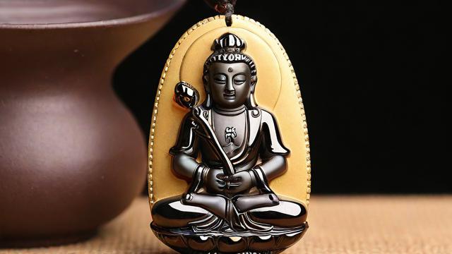 文艺风，本命佛在身，运气为何仍未眷顾？，佩戴本命佛，运气却未随之而来，这是为何？，幽默风，嘿！本命佛都戴上了，咋这运气还是没动静呀？，本命佛都安排上了，运气这小调皮咋还不来找我呢？，严肃风，佩戴本命佛后运气未见好转，原因究竟何在？，为何佩戴本命佛却未能带来好运？