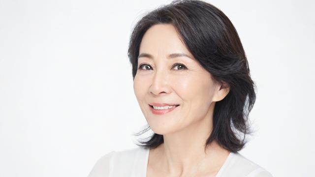 文艺风，35岁的女人，运气是否如那飘忽的云朵，难以捉摸？，35岁的她，运气会如同夜空中闪烁的星辰般神秘莫测吗？，幽默风，35岁的女人运气，难道是被生活这个小调皮偷偷藏起来了吗？，嘿，35岁女人的运气，不会是掉进时光缝隙里找不着了吧？，严肃风，35岁女人在人生这个阶段，运气究竟会走向何方？，对于35岁的女人而言，运气真的是决定生活的关键因素吗？，好奇探索风，35岁女人的运气，背后隐藏着哪些不为人知的奥秘呢？，探寻，35岁女人的运气，是命运的馈赠还是自身努力的结果？