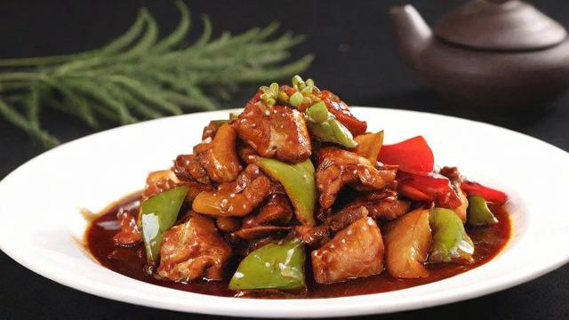 文艺风，少吃肉，运气是否会如春风轻拂般悄然变好？，当少吃肉成为一种习惯，运气会否如诗中描绘的那般美好？，幽默风，嘿！少吃肉，这运气就能蹭蹭往上涨？真的假的呀？，少吃肉就能让运气爆棚？这不会是肉界的阴谋吧😜，严肃风，少吃肉与运气之间究竟是否存在关联？，从科学角度看，少吃肉是否真能带来更好的运气？