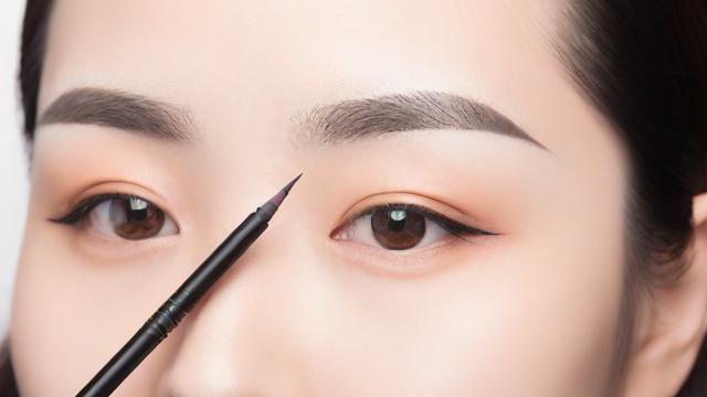 为何会梦到买眉笔？梦境背后有何深意？