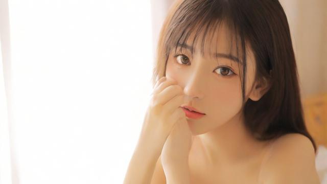 文艺风，夜梦惊魂，女友竟出轨，这梦境背后藏着何种深意？，梦遇女友出轨，是潜意识的暗示还是情感的隐忧？，幽默风，哎呀妈呀！我居然梦到女朋友出轨了，这是啥奇葩剧情啊？，嘿，我梦到女朋友出轨啦，难道是我平时想太多闹的鬼？，严肃风，梦到女朋友出轨，是否预示着我们的感情出现了潜在危机？，为何会梦到女朋友出轨？是现实关系的警钟还是心理的错觉？
