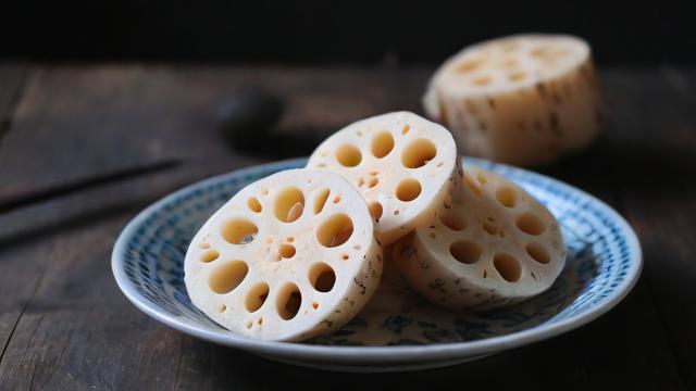 文艺风，梦到吃藕，是潜意识里何种诗意的邀约？，梦到吃藕，那藕中是否藏着生活的隐秘诗行？，神秘风，梦到吃藕，这背后隐藏着怎样的神秘寓意？，梦到吃藕，难道是未知世界传来的神秘信号？，生活联想风，梦到吃藕，是不是最近生活太清淡的一种暗示？，梦到吃藕，这会不会和生活中的某个小细节有关呢？，幽默风，嘿，梦到吃藕，难不成是肚子里的馋虫在梦里搞鬼？，梦到吃藕，这是不是我的味蕾在梦里给我发的抗议书？