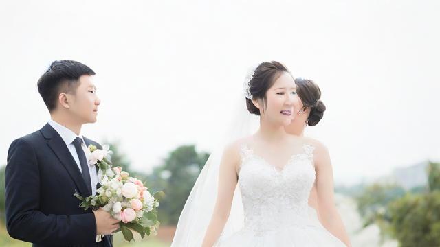 为何我会梦到许多人结婚？