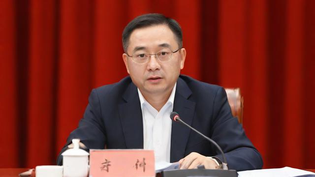 张浩后面应该接什么字来组成一个完整且有意义的名字？